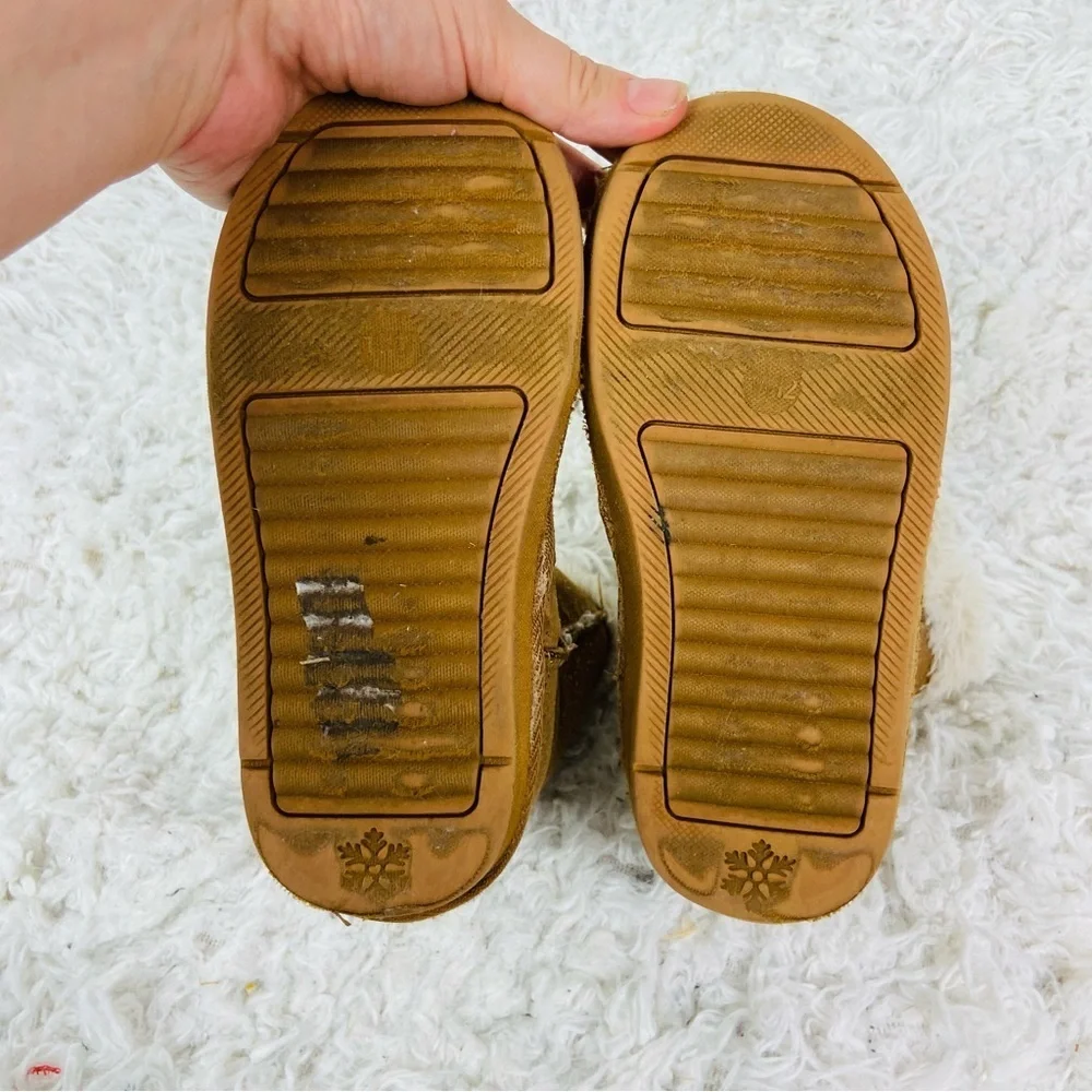 UNBRANDED Cozy Tan Kids glitter sparkly Boots with Bow Accent size 11 / 12